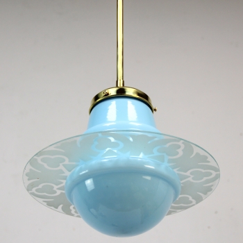 Realizadas en opalina, cristal decorado al ácido y latón.
Electricidad totalmente renovada.