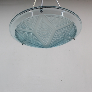Fabricada en cristal prensado y metal.
Componentes electricos totalmente renovados