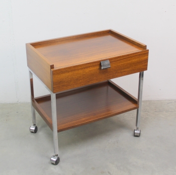 Mesa auxiliar de los años 60 en palosanto. - Francia.
Palosanto y metal cromado.
Restaurada.