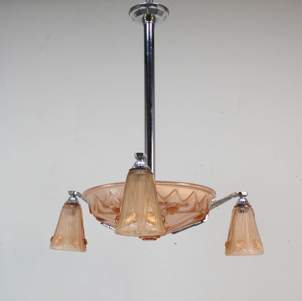 Diseño de Jean Gauthier.
Cristal prensado y metal cromado.
Francia.
