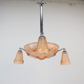 Diseño de Jean Gauthier.
Cristal prensado y metal cromado.
Francia.