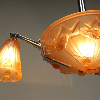 Diseño de Jean Gauthier.
Cristal prensado y metal cromado.
Francia.