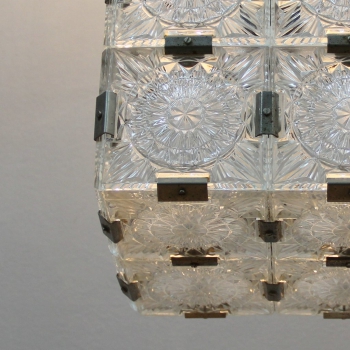 Realizada en cristal y  metal cromado
Origen: Checoslovaquia.