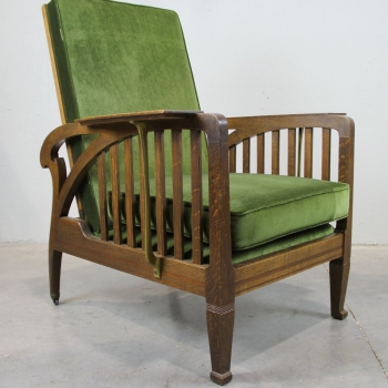 SILLÓN ART NOUVEAU - Madera de roble con marqueteria en roble de diferentes tonos, bronce y tela de terciopelo mate.
Abatible. Muy cómodo. Ruedas en la parte trasera de época y en perfecto estado.
Inglaterra.