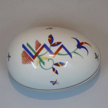 CAJA ART DECÓ EN FORMA DE HUEVO - Porcelana decorada.
Checoslovaquía.