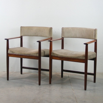 PAREJA DE SILLONES DANESES DE SIBAST FURNITURE - Realizados en palosanto con tapiceria en beig.