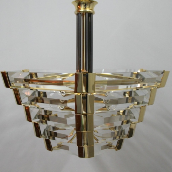 Elegante lámpara de los años 70. - Realizada en metal dorado y color pizarra con cristales tallados. 
Tiene 6 casquillos E27.
España.