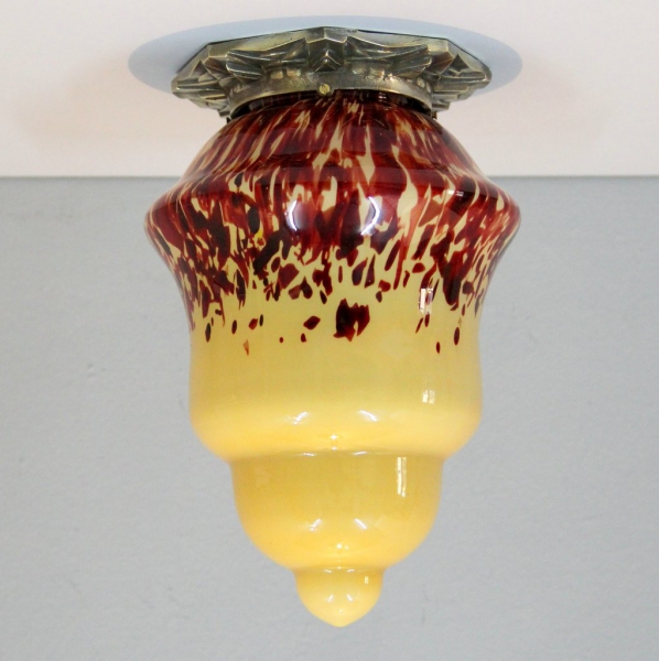 Bronce y cristal opalina en color ambar con salpicado en color granate.
Gran calidad.
Casquillo B22. Electricidad renovada.